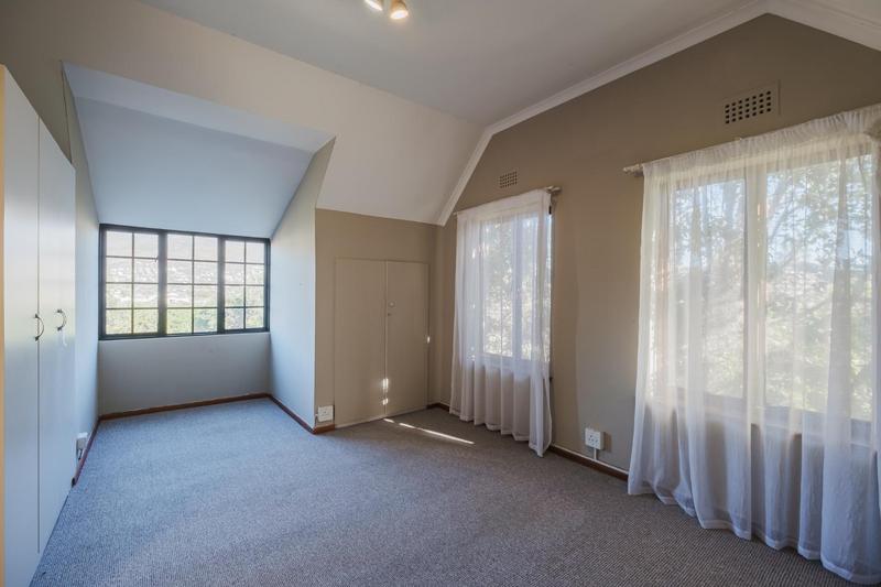 4 Bedroom Property for Sale in Clovelly Western Cape